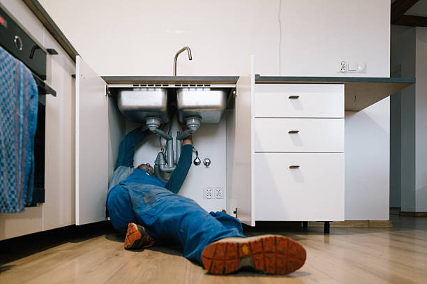 Professional Emergency Plumber technician working in Malcom, IA
